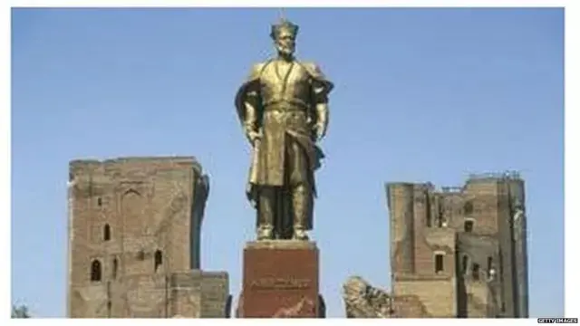 उझबेकिस्तानमधील तैमूरलंगचा पुतळा