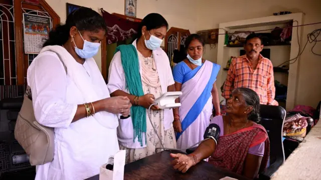 తురకపాలెం, న్యూ రాజరాజేశ్వరిపేట, అంతు చిక్కని వ్యాధులు, వైద్య శిబిరం