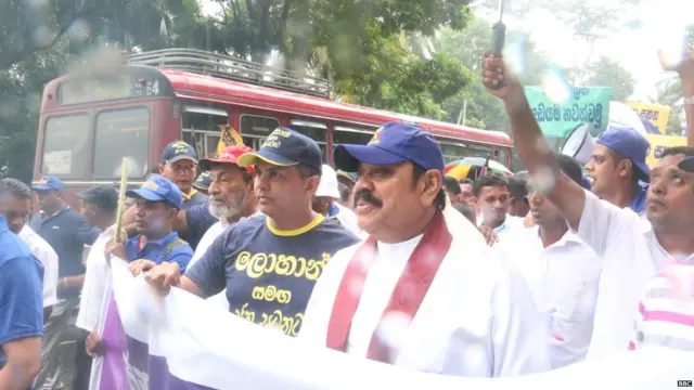 හිටපු ජනපති මහින්ද පාද යාත්‍රාවේ