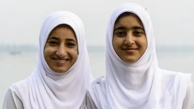 காஷ்மீர் மாணவிகள்