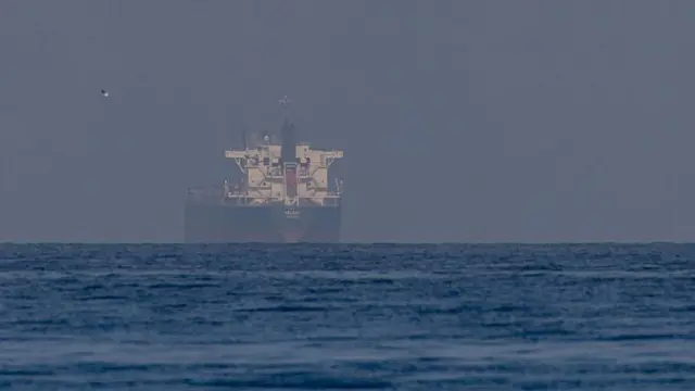 Балкер Belray у затоці, поблизу Ормузької протоки, 22 березня 2026 року на півночі Рас-ель-Хайми, Об'єднані Арабські Емірати.