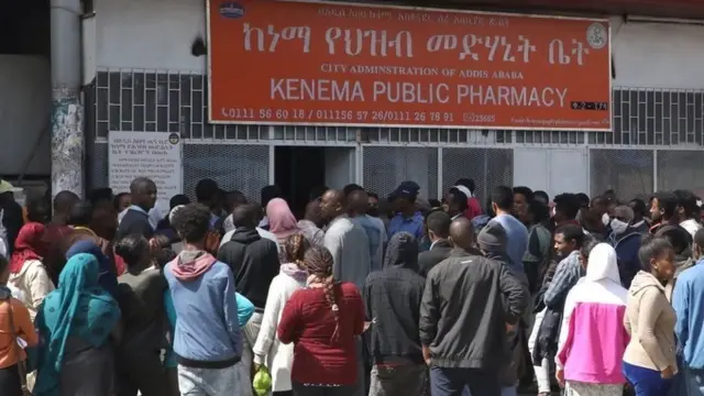 Namoota mana qorichaa fuulduratti walitti qabaman