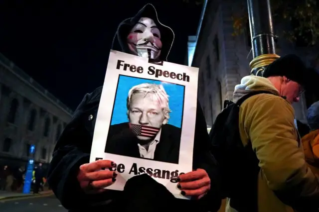 Ассанж