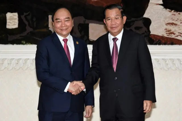 Chủ tịch nước Nguyễn Xuân Phúc đã hội kiến với Thủ tướng Campuchia Hun Sen