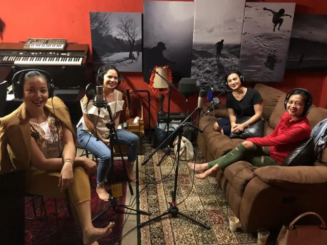 Intania Fajar, perempuan, janda, janda becanda