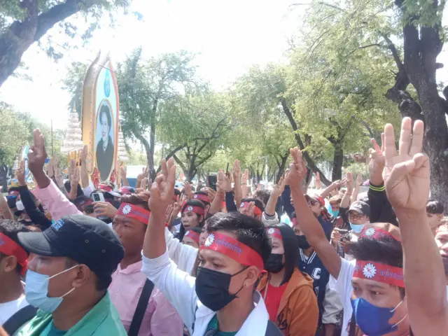 ဘန်ကောက်မြို့ ကုလသမဂ္ဂရုံးအရှေ့က ဆန္ဒဖော်ထုတ်မှု 