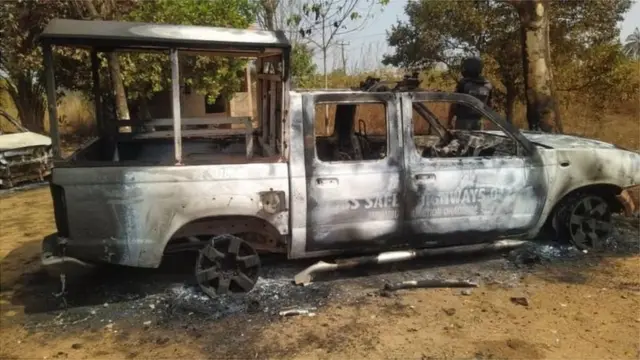 Ọkọ ọlọpaa kan ti wọn dana sun