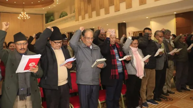 पुस १९ गते सपथ ग्रहणका लागि भेला भएका अधिकांश माओवादी नेताहरूले मास्क लगाएका थिएनन्