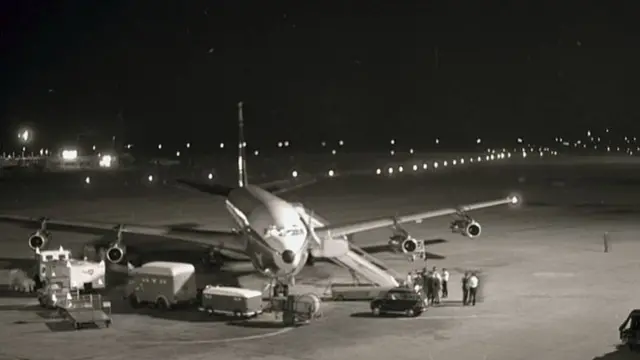 Ndege katika uwanja wa ndege