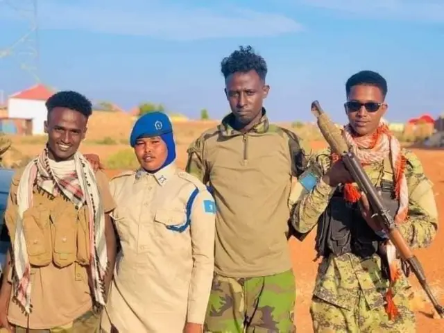 Walaalaha ciidanka ku wada jira