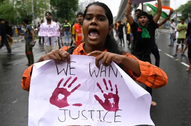 সাম্প্রতিক ঘটনায় পুলিশ ও প্রশাসনের ভূমিকা নিয়ে একাধিক প্রশ্ন উঠেছে। 