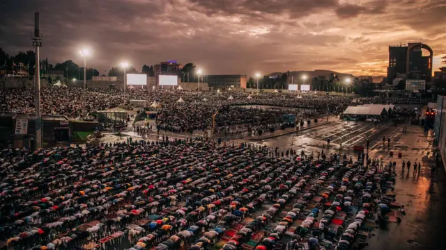 እንደ አውሮፓውያኑ 2021 በመስቀል አደባባይ የተካሄደው የጎዳና ላይ አፍጥር ፕሮግራም በፎቶ