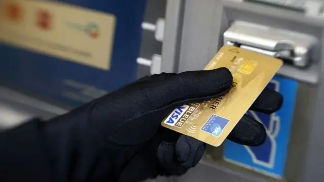 ஏ.டி.எம்மில் நூதன கொள்ளை - ஸ்கிம்மிங் கருவியை கண்டுபிடிப்பது எப்படி?