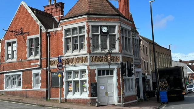 Four Bedminster pubs close on one day due to energy costs BBC