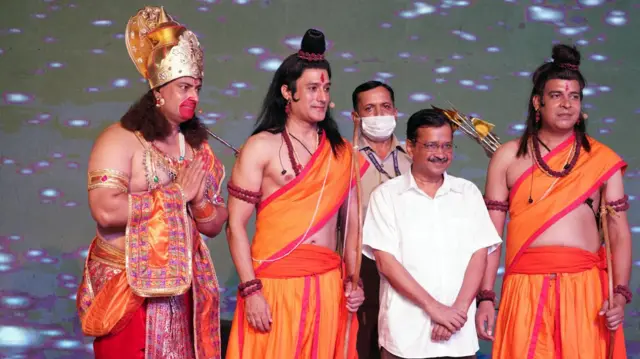 अक्तूबर 2021 में रामलीला मंचन के दौरान अरविंद केजरीवाल