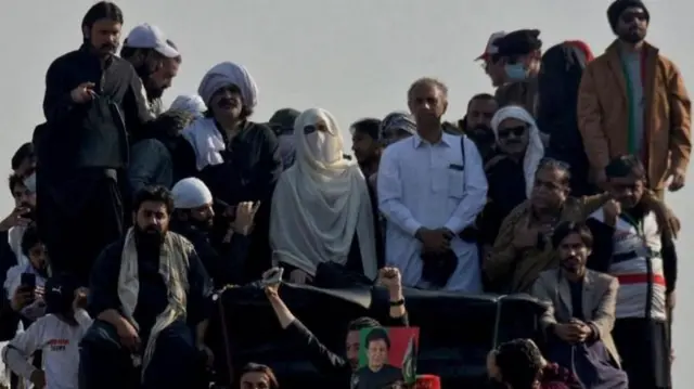 ઇમરાન ખાન, બુશરાબીબી, પાકિસ્તાન, બીબીસી ગુજરાતી