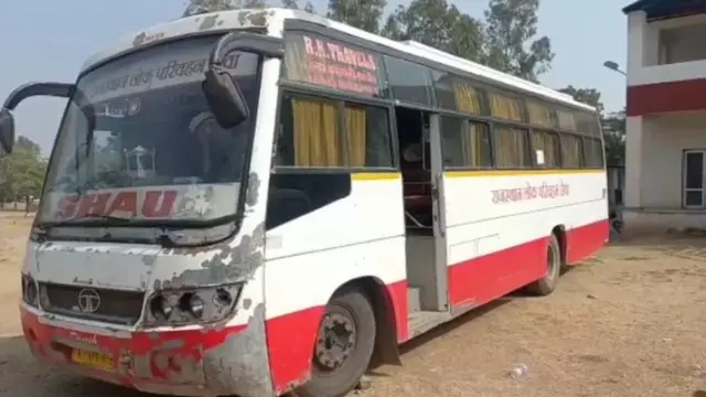 સરકારી પરીક્ષામાં ચોરી કરવા શિક્ષકો અને ઉમેદવારોને લઈ જતી બસ