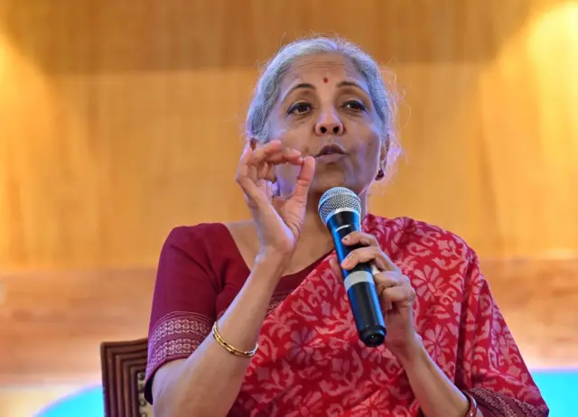 கோவை: நிர்மலா சீதாராமன் உடனான கோவை ஓட்டல் உரிமையாளர் சந்திப்பின் போது நடந்தது என்ன?- வானதி சீனிவாசன் கொடுத்த விளக்கம் - BBC News தமிழ்