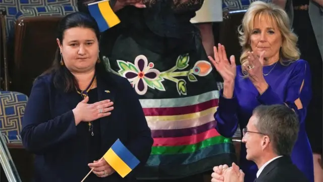 यूक्रेनी राजदूत ओकसाना मारकरोवा और अमेरिका की प्रथम महिला जिल बाइडन