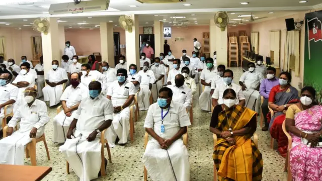 அதிமுக