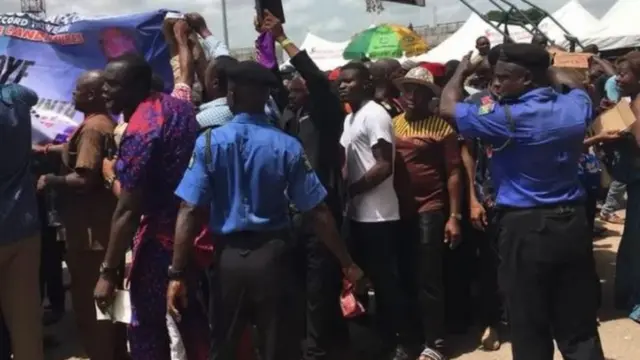 Mgbe ụfọdụ ndị na-akwado APC mere ngagharịiwe n'Enugwu n'afọ 2018