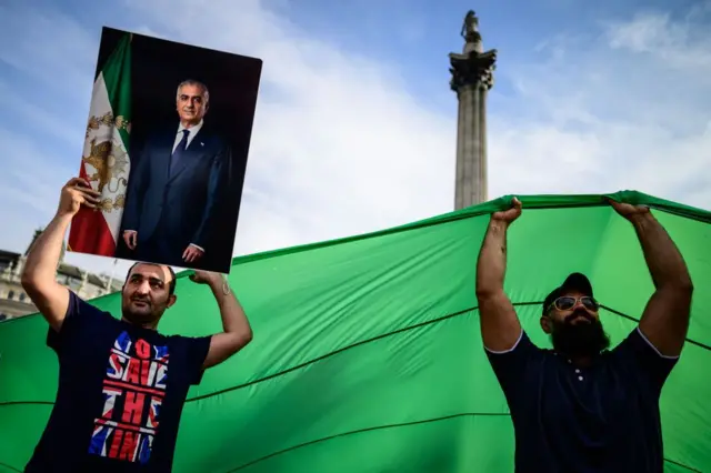 شاهزاده رضا پهلوی از دولت‌های اروپایی خواست سپاه پاسداران انقلاب اسلامی را در فهرست سازمان‌های تروریستی قرار دهند 