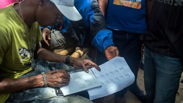 Edela ihe ọbụla n'akwụkwọ vootu gị