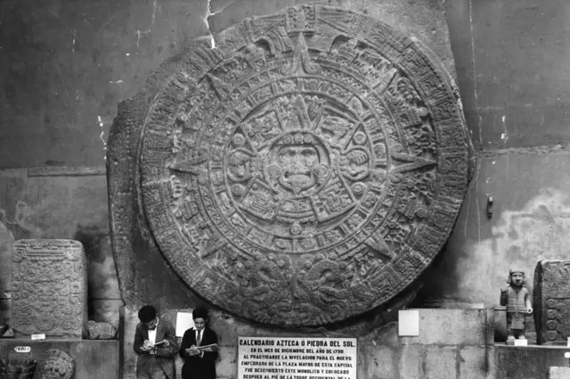 ఆజ్టెక్ సూర్యమాన కేలండర్