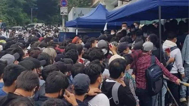 လူအစုအဝေးလိုက်ဖြစ်ပေါ်ခဲ့တဲ့အတွက် နောက်ရက်မှပေးဖို့ ပြန်ခဲ့ရသူတွေလည်းရှိ