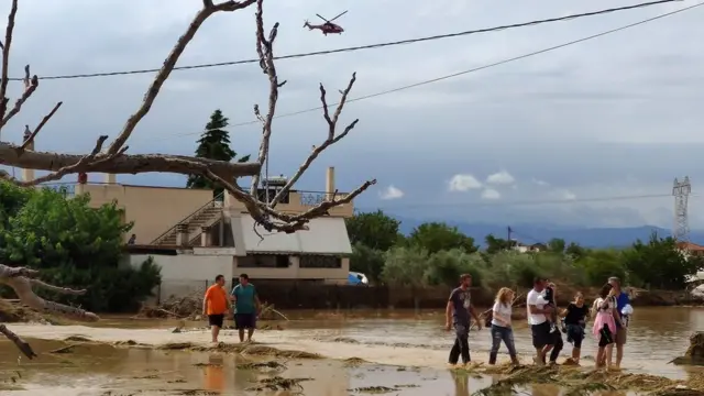 Stanovnici Evije napuštaju svoje kuće