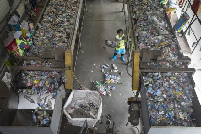 Üretilen plastiklerin yalnızca küçük bir kısmı geri dönüşüm tesislerinde değerlendiriliyor