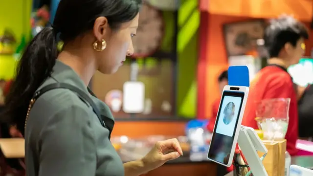 Bez reprezentativnih podataka, tehnologija za prepoznavanje lica je rasno diskriminišuća, a takođe meša i žene sa ljudima sa invaliditetom