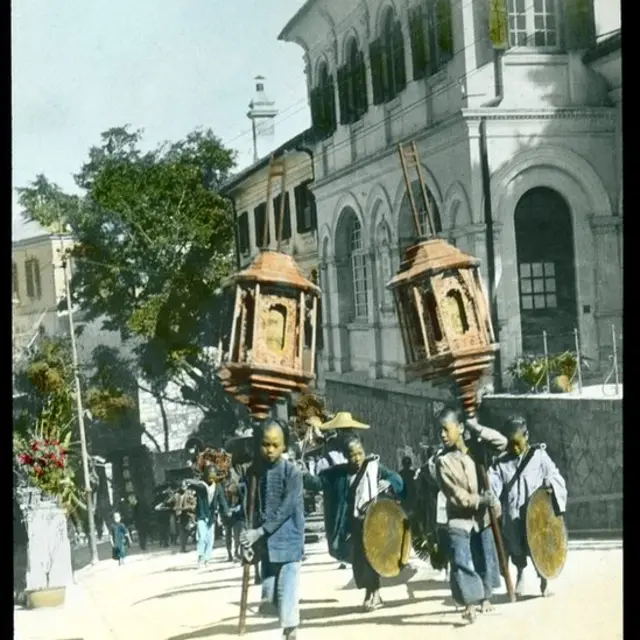 中半山的迎亲队伍。