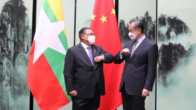 တရုတ်နှင့်မြန်မာနိုင်ငံခြားရေးဝန်ကြီးနှစ်ဦး နှစ်နိုင်ငံအပြန်အလှန်အသွားအလာရှိခဲ့သည်။