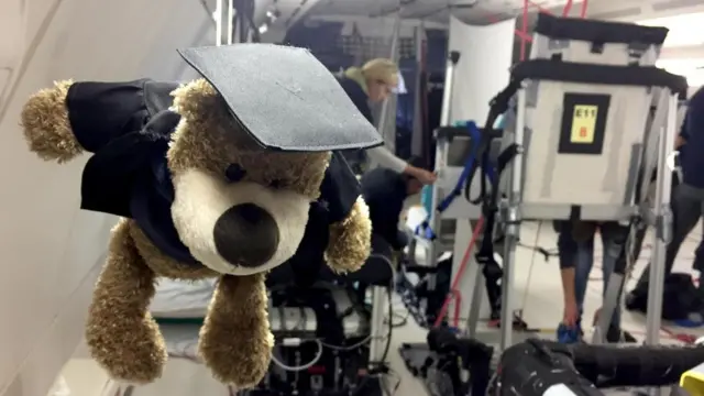 دمية على متن الظائرة