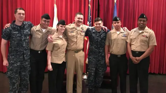 ዮናታን ምስ ካልኦት ኣባላት ሓይሊ ባሕሪ