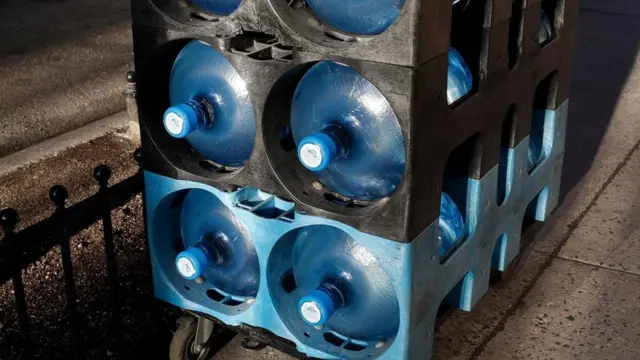 أجهزة استخلاص الماء من الهواء قد تحل محل مبردات الماء التقليدية دون الحاجة إلى عبوات البلاستيك