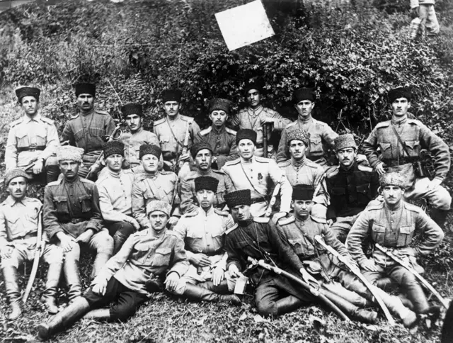 AXC ordusunun zabit və əsgərləri