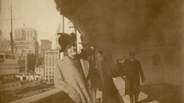 اسکار هالورسون، تاجر موفقی بود