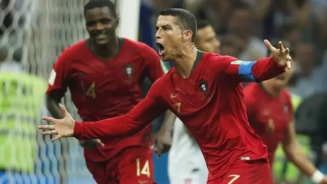 Cristiano Ronaldo comemora seu terceiro gol na partida contra Espanha no Mundial da Rússia