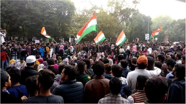 ఆందోళనకారులు