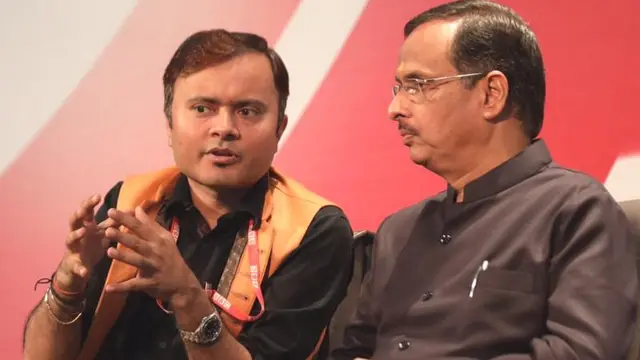 उत्तर प्रदेश के उपमुख्यमंत्री दिनेश शर्मा के साथ बीबीसी हिंदी के संपादक मुकेश शर्मा