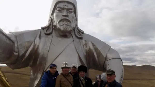 Белгилүү окумуштуу филология илимдеринин доктору, профессор Сыртбай Мусаевдин Монголия сапары тууралуу баяндамаларын сунуштайбыз.