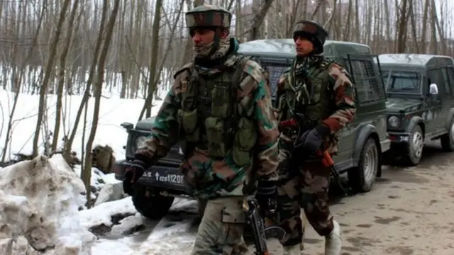 புல்வாமாவில் மீண்டும் துப்பாக்கி சூடு: 4 ராணுவ வீரர்கள் உயிரிழப்பு