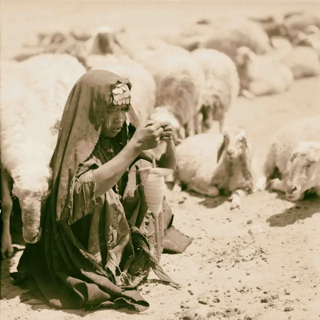 راعية غنم عام 1932