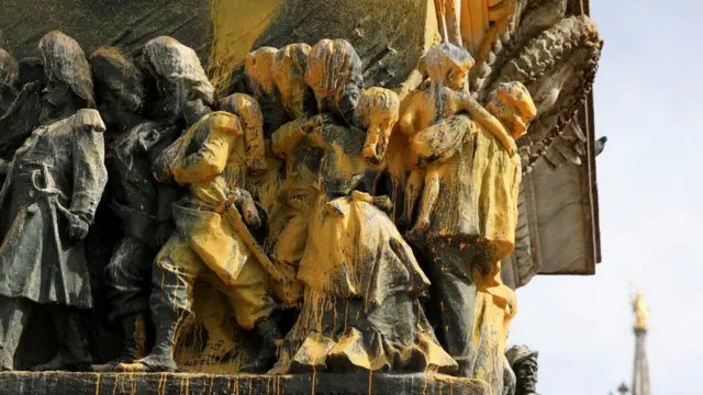 boja, spomenik, klimatski protest, Italija