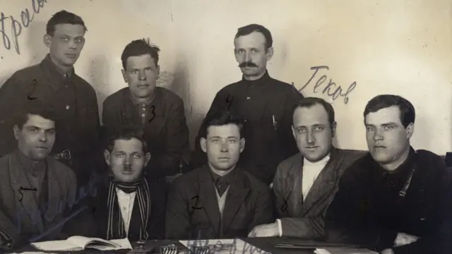 Засідання активістів з вилучення зерна в с. Ново-Красне на Одещині (нині Миколаївська обл.), листопад 1932 р. Галузевий державний архів СБУ, ф.6, спр.69251, т.5