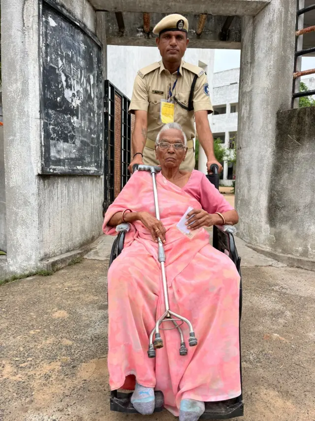 કડી વીસાવદર પેટાચૂંટણી, ભાજપ કૉંગ્રેસ અને આમ આદમી પાર્ટી વચ્ચે ચૂંટણીજંગ, ગોપાલ ઇટાલિયા, કિરીટ પટેલ, નીતિન રાણપરિયા, ગુજરાતનું રાજકારણ, બીબીસી ગુજરાતી 