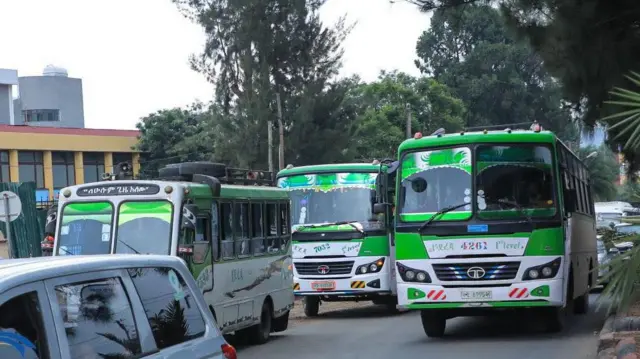 የሕዝብ ማመላለሻ ባሶች