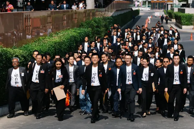 สส. พรรคประชาชนเข้าสภาได้ 120 คน แบ่งเป็น สส.เขต 88 คน และ สส.ปาร์ตี้ลิสต์ 32 คน